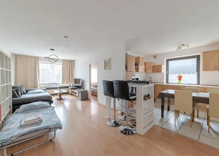 Schoene, Moeblierte Mit Balkon Und Tiefgarage * דיסלדורף