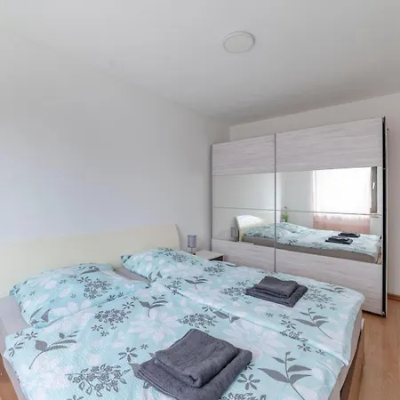 Apartment Schöne, Möblierte Mit Balkon Und Tiefgarage Düsseldorf