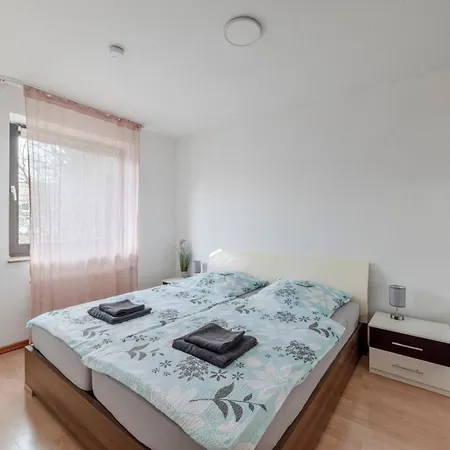 Апартаменты Schoene, Moeblierte Mit Balkon Und Tiefgarage