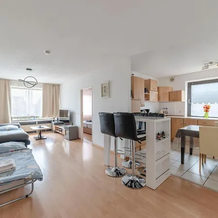 Schoene, Moeblierte Mit Balkon Und Tiefgarage * Dusseldorf