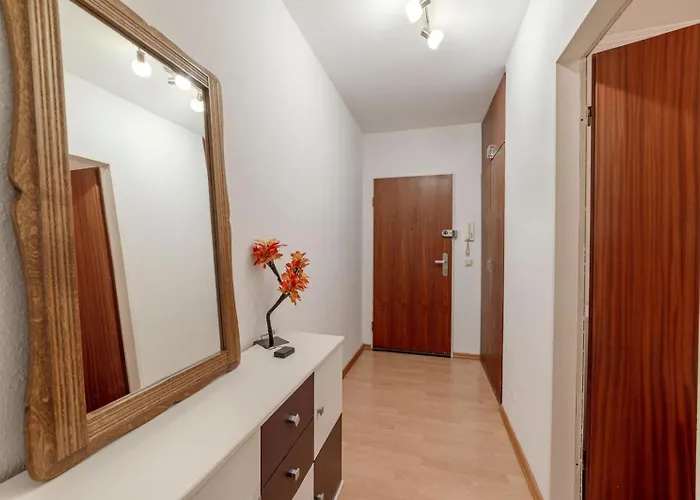 Schoene, Moeblierte Mit Balkon Und Tiefgarage *