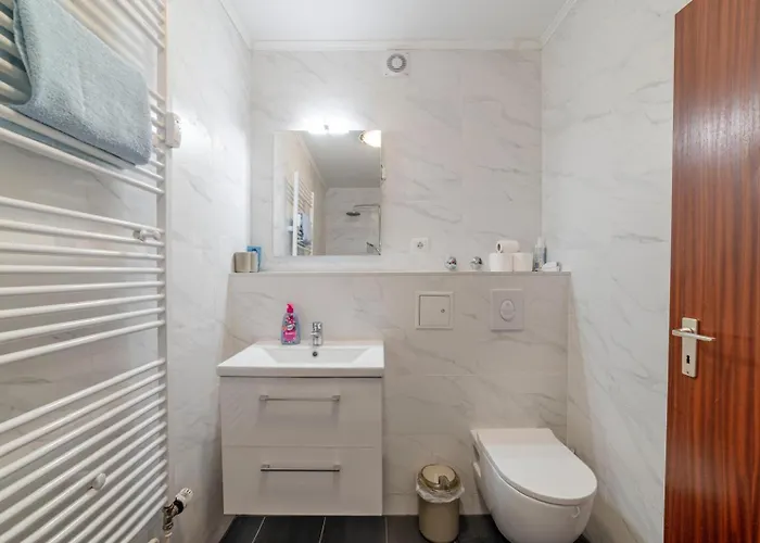 Schoene, Moeblierte Mit Balkon Und Tiefgarage Apartman *